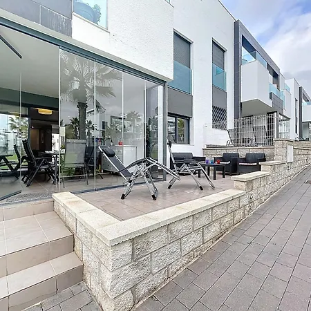 Oasis Viii Punta Prima 3023 トレビエハ